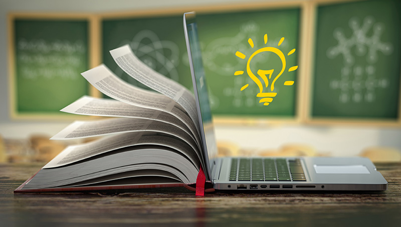 Libro aperto e lampadina